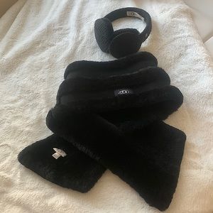 UGG Scarf 🧣 with bow of ears